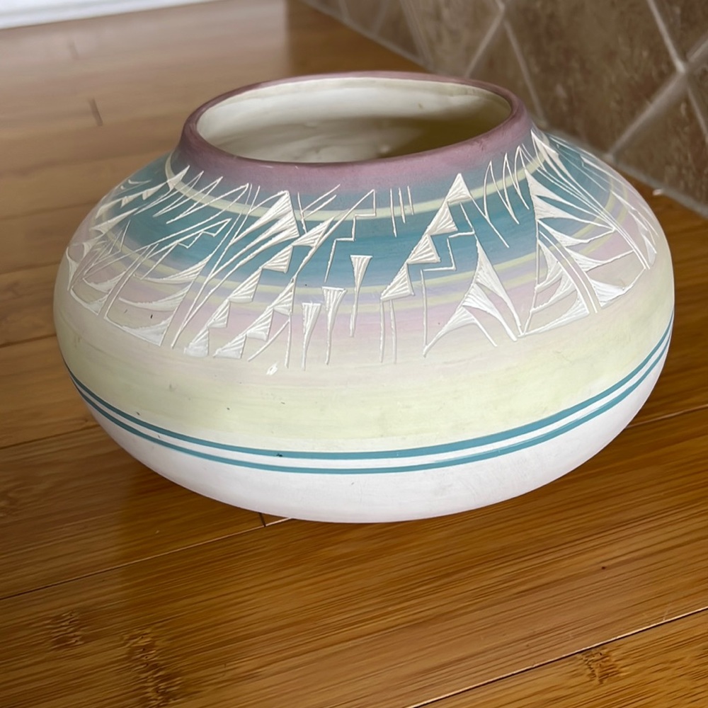 Donate 2024. Mesa Verde Pottery Piece 6 in tall 10 in diameter - Picture 1 of 7